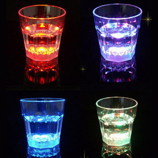 酒吧杯具 七彩闪光杯子 LED发光啤酒杯 创意饮料可乐杯