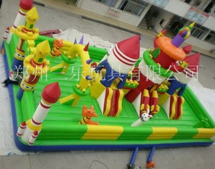 长12米宽6米中型儿童充气气堡玩具新款广场经营大型气垫床前景好