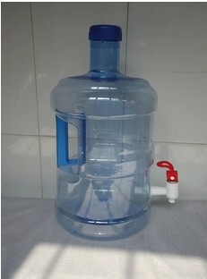 厂家直销7.5升手提式水龙头PET水桶矿泉水桶 纯净水桶 投币机用