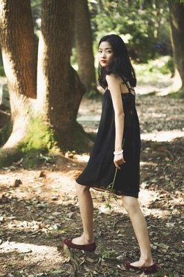 2015夏季新款后背镂空吊带性感不规则双层雪纺黑色连衣裙topshop