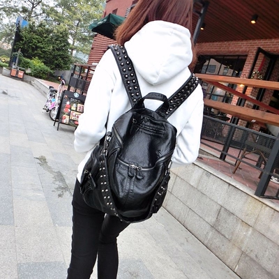 韩版新款铆钉双肩包软皮女包两用单肩包学院旅行包欧美大容量背包