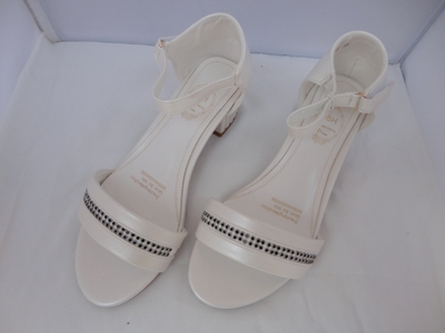 纤佰慧女鞋 2015夏季新款时尚正品方根粗跟露趾凉鞋 白色简约凉鞋