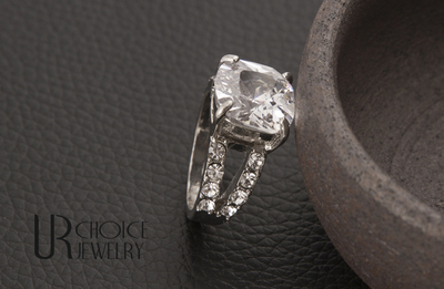 【UR CHOICE】欧美正品大颗水晶镶嵌华丽戒指夸张指环婚戒替代品
