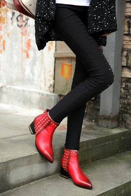2014秋新款马丁靴欧美大牌优雅真皮方跟粗高跟尖头铆钉女鞋红黑色
