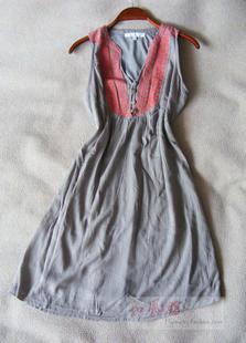 K067灰色红色刺绣无袖V领门襟夏款人造丝宽松连衣裙
