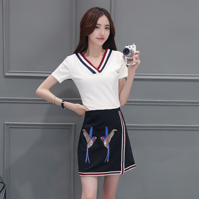 通勤韩版两件套短裙套装夏季新款V领T恤A字半身绣花连衣裙潮时尚