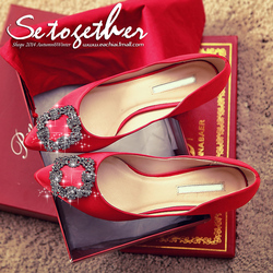 方扣尖头鞋红色婚鞋粗跟伴娘鞋水钻矮跟浅口单鞋中跟女鞋结婚鞋子
