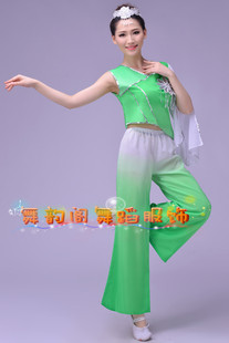 喜鹊喳喳喳演出秧歌服装民族舞蹈女表演扇子舞江南雨古典舞茉莉花