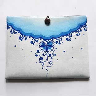 [微格调]【蓝】复古手绘iPad包  蓝色装饰图案 特色ipad包 手拿包