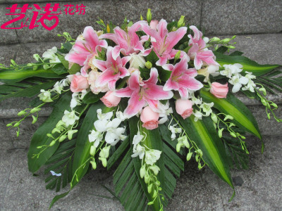 上海同城鲜花速递讲台花展览会议桌花上海花店活动签到台花签到花