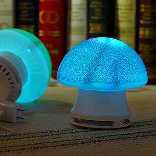 创意带七彩灯可爱蘑菇音箱手机台式笔记本通用USB