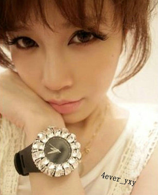 韩国时尚潮流个性满钻装饰硅胶带原宿水钻大表盘女表学时装手表女