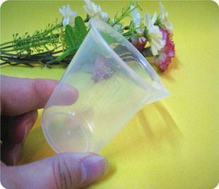 塑料 50ml 小量杯 小烧杯 带刻度 液体 分装工具 泡纸膜杯子