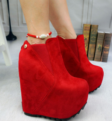 包邮时尚新款红色圣诞雪地女靴16cm超高跟鞋防水台恨天高坡跟短靴