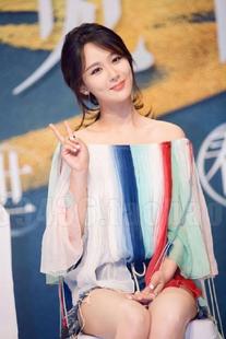 2016夏季新款明星杨紫刘亦菲同款流苏抽绳系带一字肩两穿彩虹上衣
