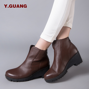 Y.Guang春秋季新款真皮坡跟短靴 舒适妈妈鞋 圆头休闲马丁靴