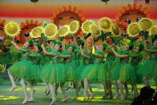 春晓演出服装儿童演出服饰六一表演舞蹈舞台绿色裙装女童大合唱服