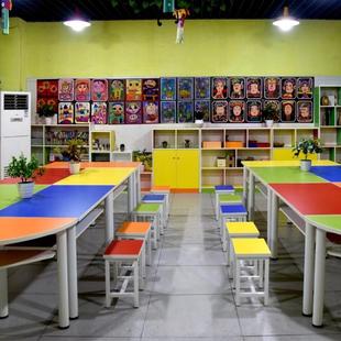 厂家直销学校教学中小学生课桌彩色儿童书桌椅培训美术组合辅导班